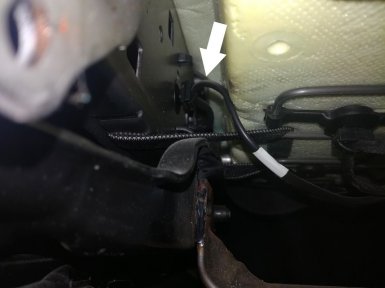 Про перетирание провода ремня безопасности на Lada XRAY