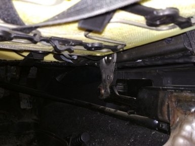 Про перетирание провода ремня безопасности на Lada XRAY