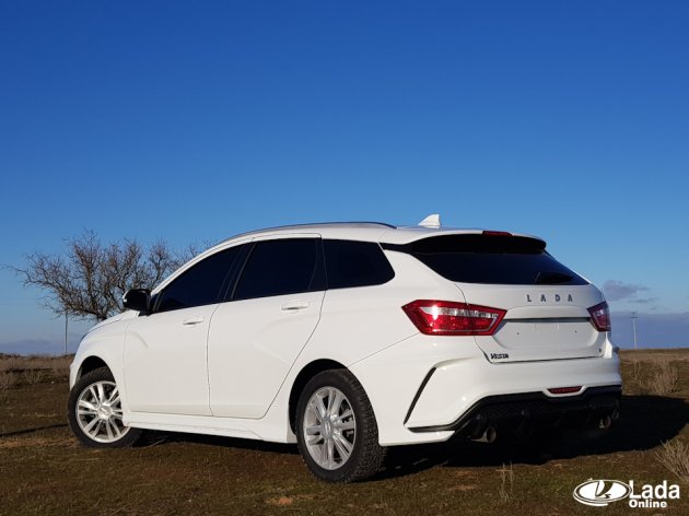 Lada Vesta SW в обвесе Юрол с раздвоенный выхлопом