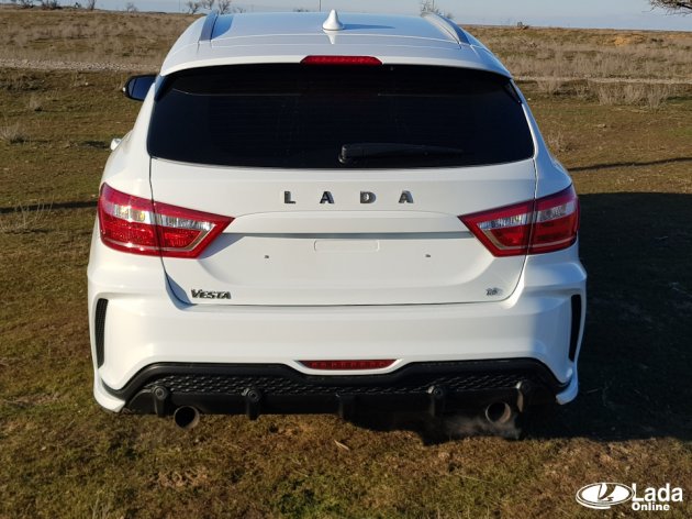 Lada Vesta SW в обвесе Юрол с раздвоенный выхлопом