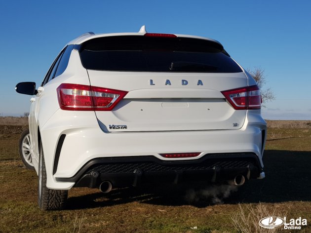 Lada Vesta SW в обвесе Юрол с раздвоенный выхлопом