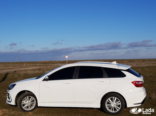 Lada Vesta SW в обвесе Юрол с раздвоенный выхлопом