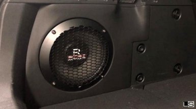 сабвуфер в багажнике lada vesta sw cross