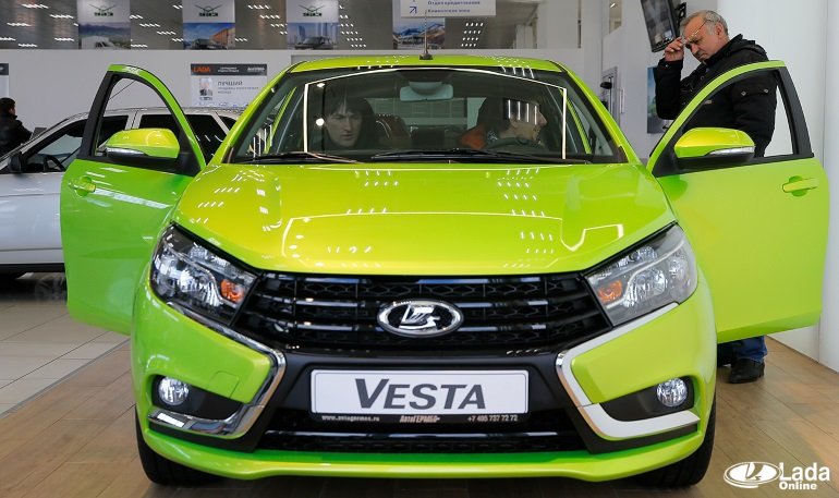Продажи LADA  в феврале 2018 года в РФ выросли на 37%