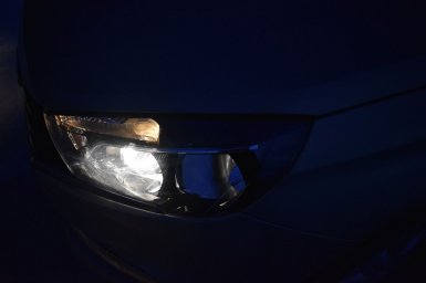 передние фары лада веста ночью