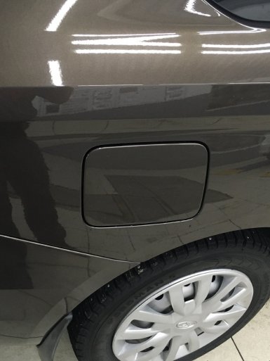 Установка запираемого лючка бензобака на Lada Vesta