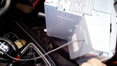 провод внешнего микрофона в магнитоле лада веста