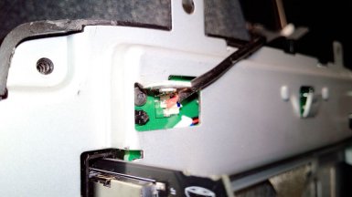 внешний микрофон припаян к магнитоле лада веста