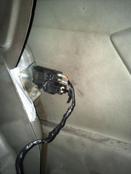 провода для подключения электропривода лючка бензобака на lada vesta