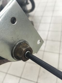 Устанавливаем гайку с шайбой