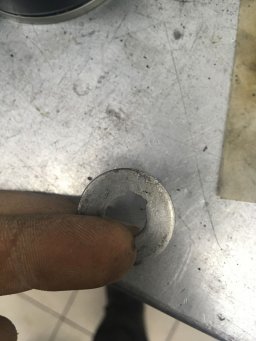 Чуть подпиливаем шайбу по месту