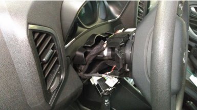 снять подрулевые переключатели на Lada XRAY