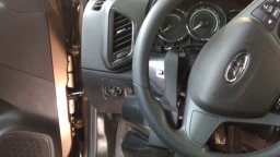 Выводим козырек, на себя, влево, и в низ на Lada XRAY