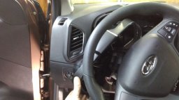 Выводим козырек, на себя, влево, и в низ на Lada XRAY