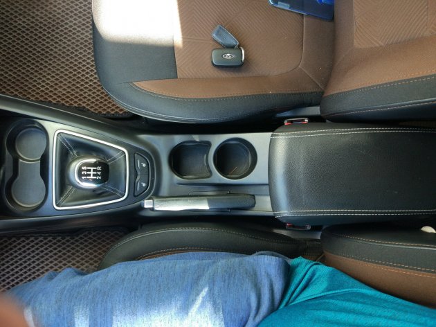 Подлокотник от KIA Ceed в Lada Vesta