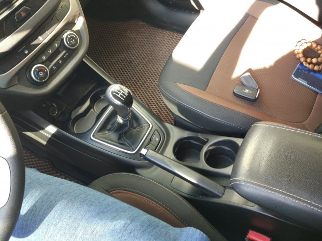 Подлокотник от KIA Ceed в Lada Vesta