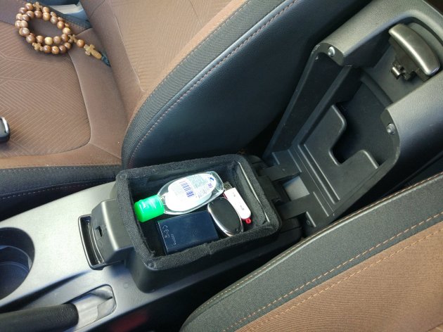 Подлокотник от KIA Ceed в Lada Vesta