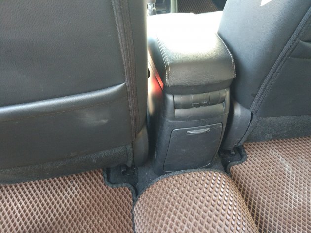 Подлокотник от KIA Ceed в Lada Vesta