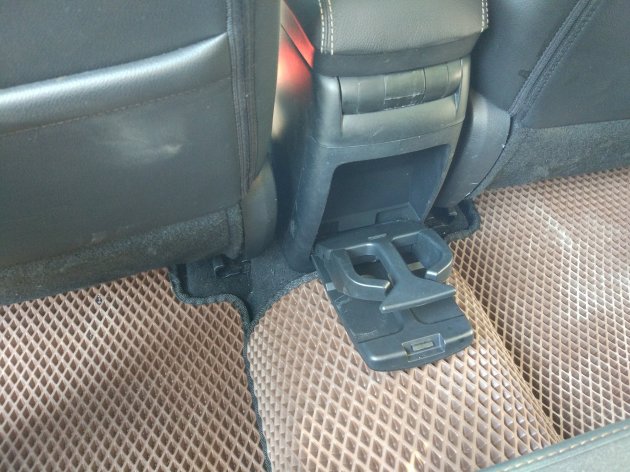 Подлокотник от KIA Ceed в Lada Vesta