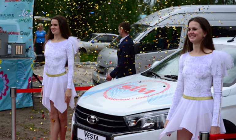 Lada Vesta SW Cross - суперприз Сибирского международного марафона