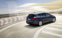 ТОП-10 бюджетных «семейных» автомобилей для летних путешествий