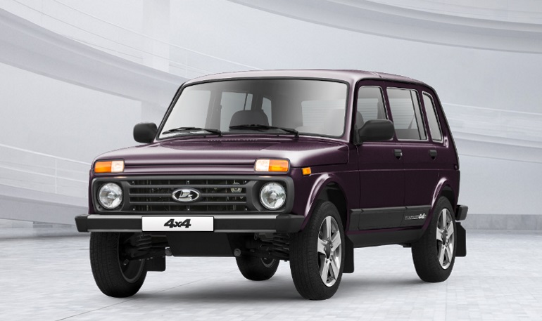 Lada 4x4 Urban получила новый малиновый цвет «Барокко»