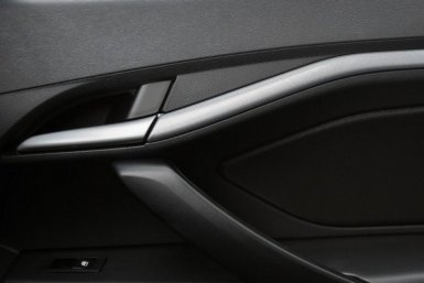 У Cross-версий Lada Vesta окрашенные ручки дверей