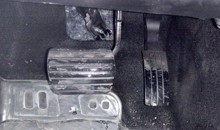 Отзывы о педальном узле Lada XRAY, действительно ли он тесный?