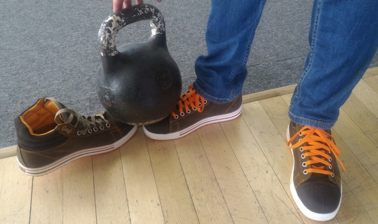 Работники АВТОВАЗа получили безопасную и стильную обувь