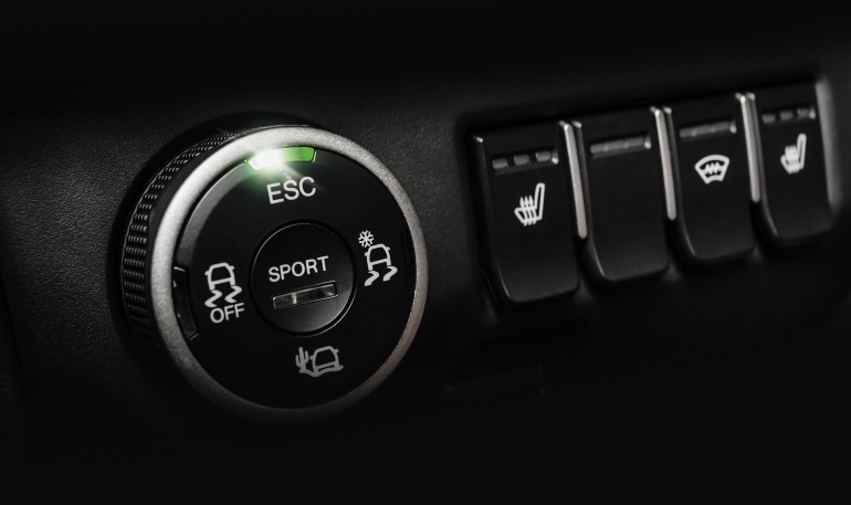 АВТОВАЗ рассказал про «интеллектуальную» противобуксовочную систему Lada XRAY Cross