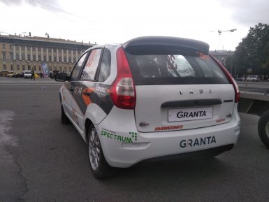 Представили первую раллийную LADA Granta FL