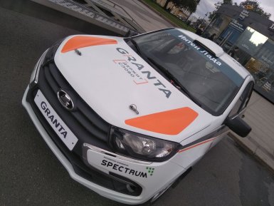 Представили первую раллийную LADA Granta FL