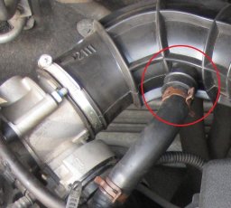 штуцер для подключения трубки отвода ВАЗ 2111