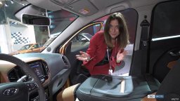 Передние сиденья с откидываемой вперед спинкой сиденья на Lada XRAY Cross