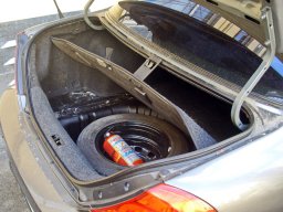 Установка ручки на пол багажника для седанов LADA