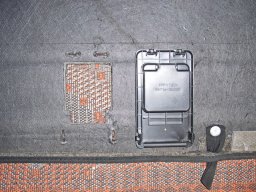 Установка ручки на пол багажника для седанов LADA