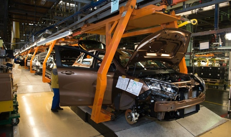 Началось производство ультрабюджетного Lada XRAY