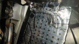 вибропласт внутри панели lada xray