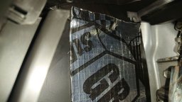 вибропласт внутри панели lada xray