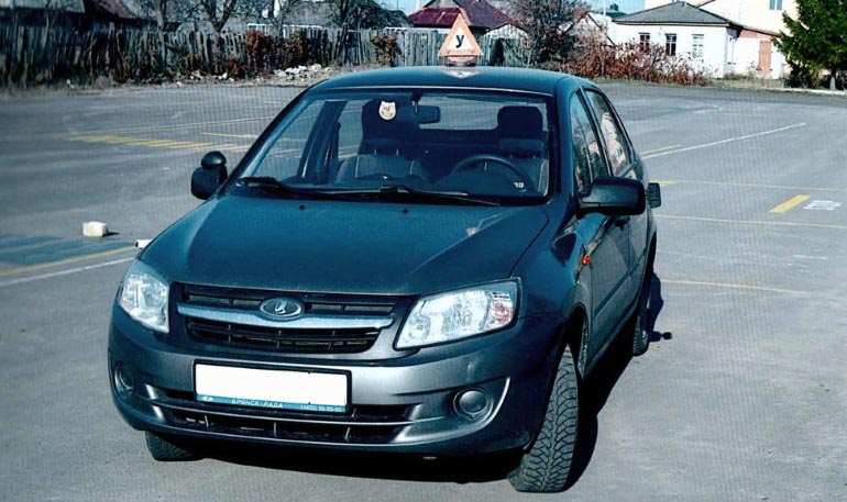 Иркутянин вернул Lada Granta из-за неисправного ЭУР