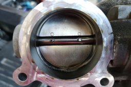 Lada Vesta SW Cross - чистка дроссельного узла