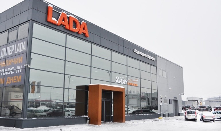 В Санкт-Петербурге открылся обновленный дилерский центр LADA