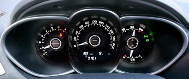 приборная панель Lada Vesta с хромированными кольцами