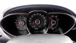 Установка хромированных колец в приборную панель Lada Vesta