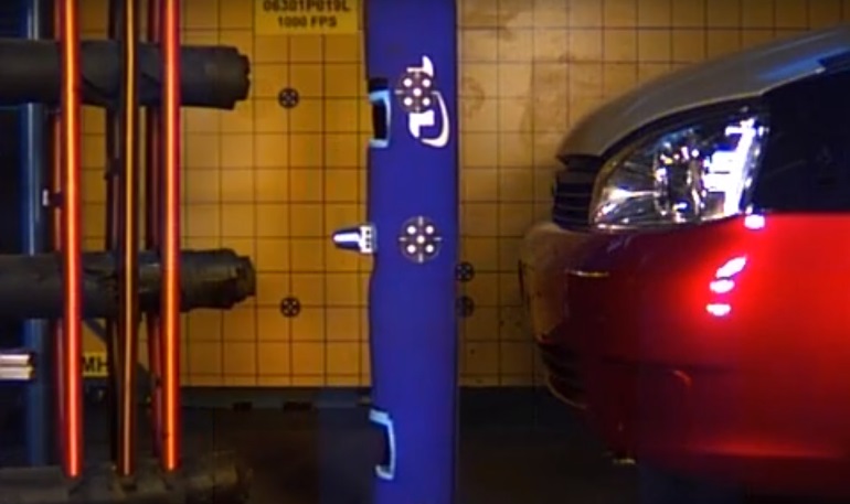 Как Lada Kalina проходила испытания по защите пешехода Как Lada Kalina проходила испытания по защите пешехода