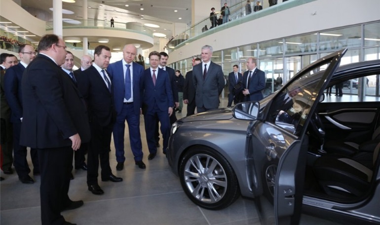 Кто в правительстве РФ владеет автомобилями LADA