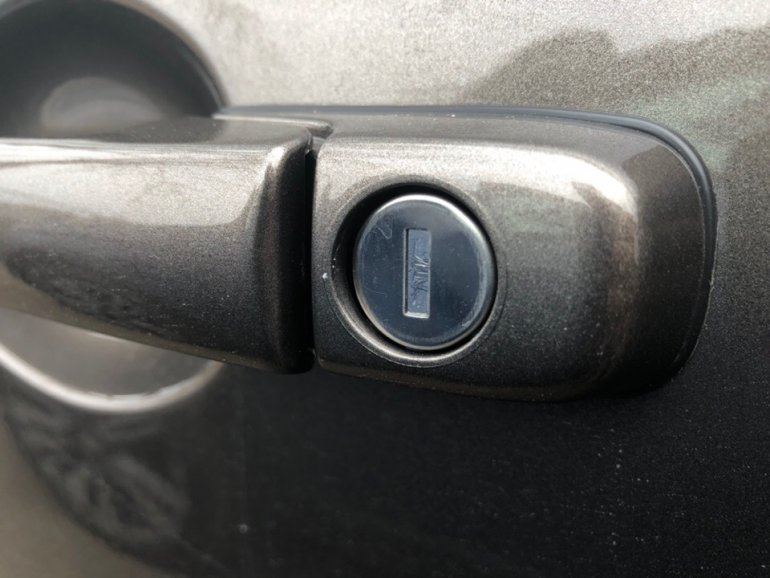 Новые личинки замка двери Lada Granta FL