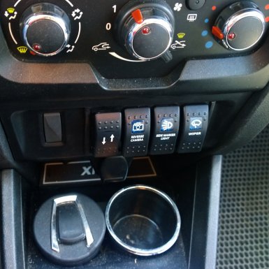 Кнопки в панель Lada XRAY