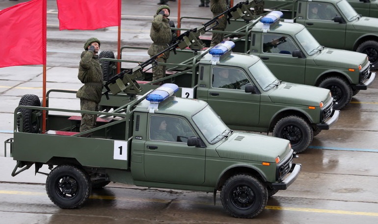 На параде Победы покажут Lada 4x4 c крупнокалиберным пулеметом