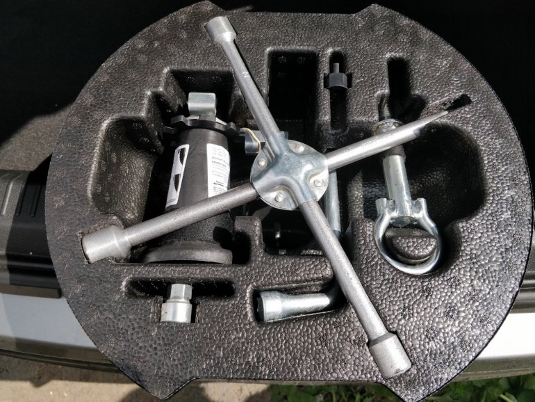 Как доработать органайзер в нише запаски Lada Vesta